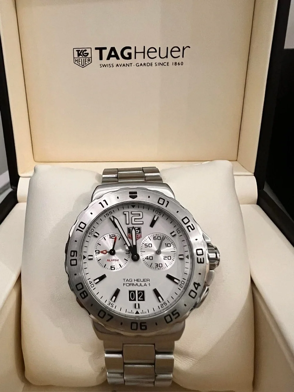 Tag Heuer Men's Silver and White Formula 1 Chronograph Watch